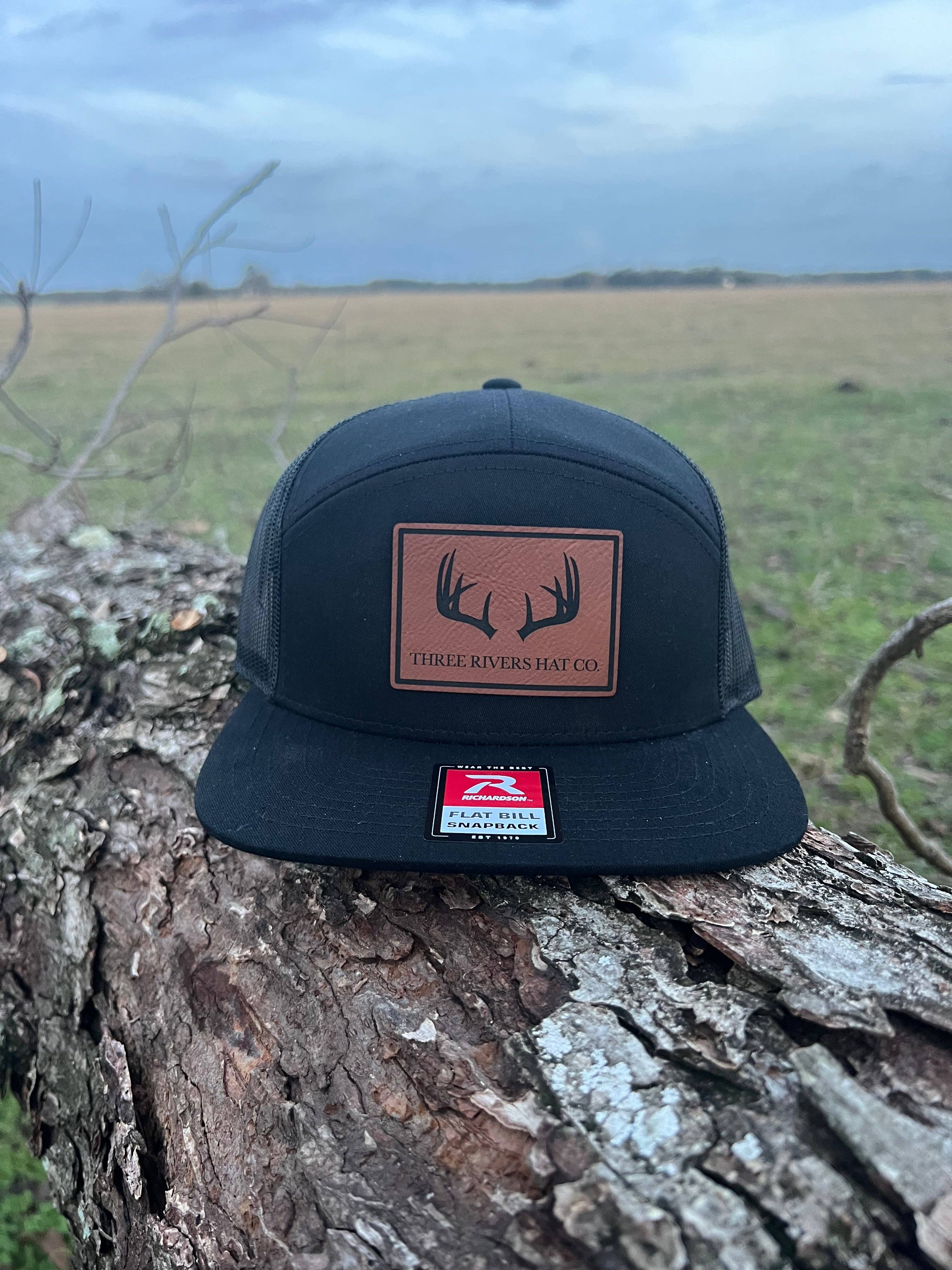 Deer Horns - Flatbill Snapback Hat - Richardson 168 7 panel: Solid Black