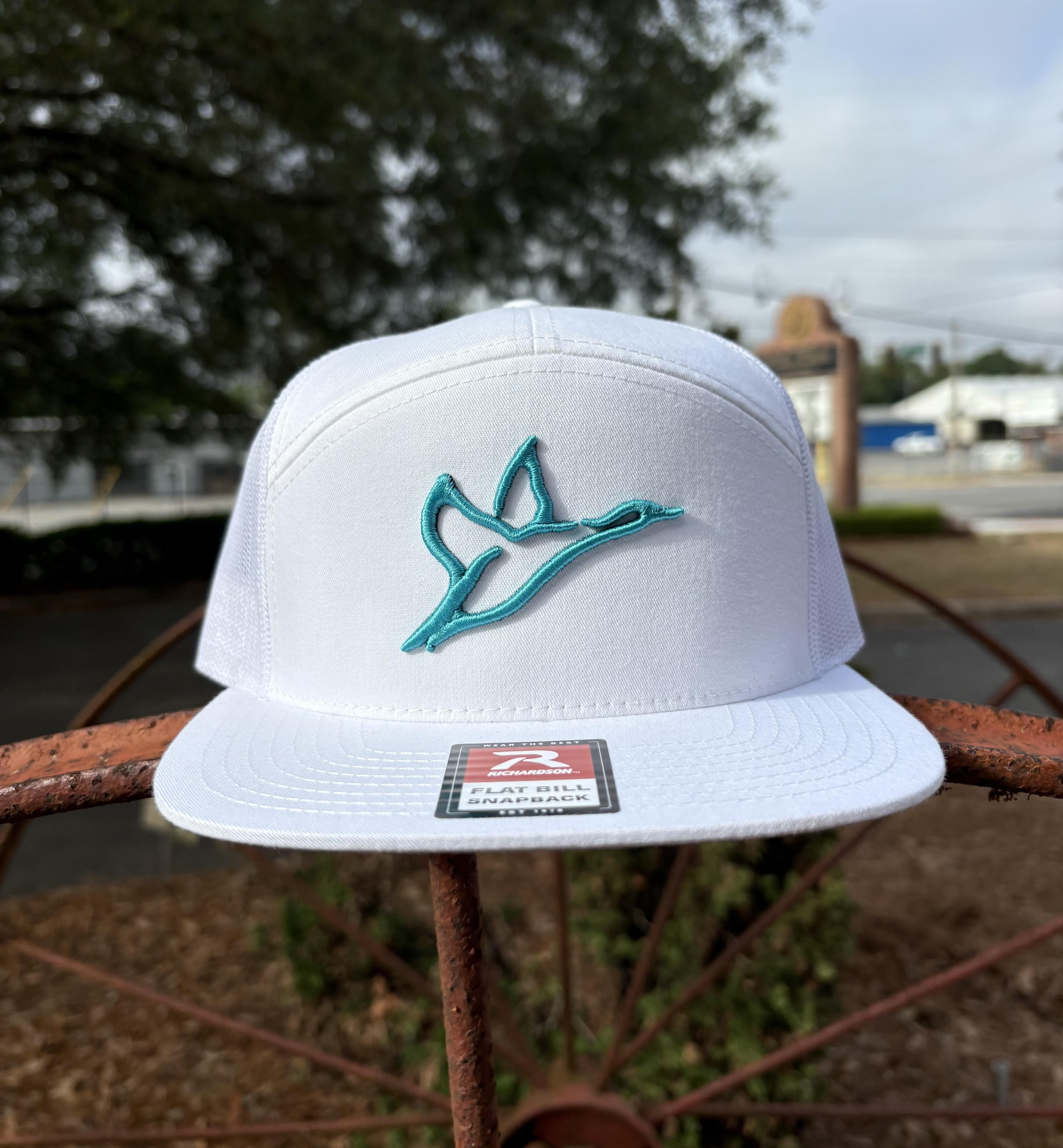 7 Panel White & Teal
